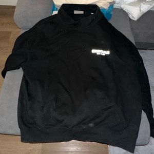 Essential sweatshirt